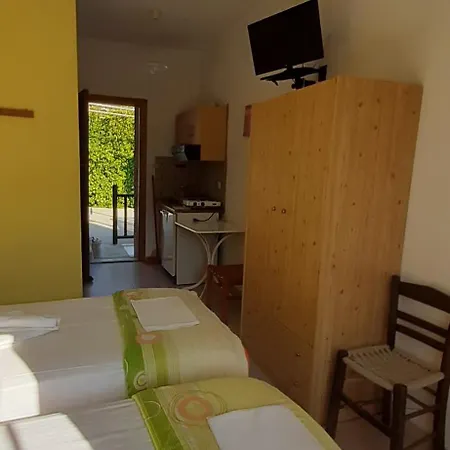 Pansion Platana Guest house Glossa