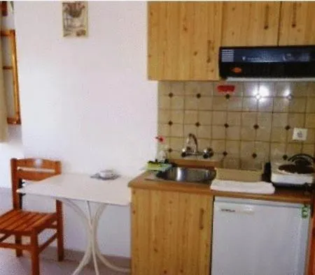 Guest house Pansion Platana Glossa